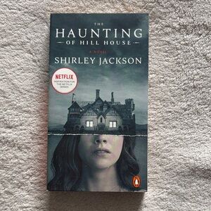 The Haunting of Hill House by Shirley Jackson - Paperback (Green/Gray Cover)